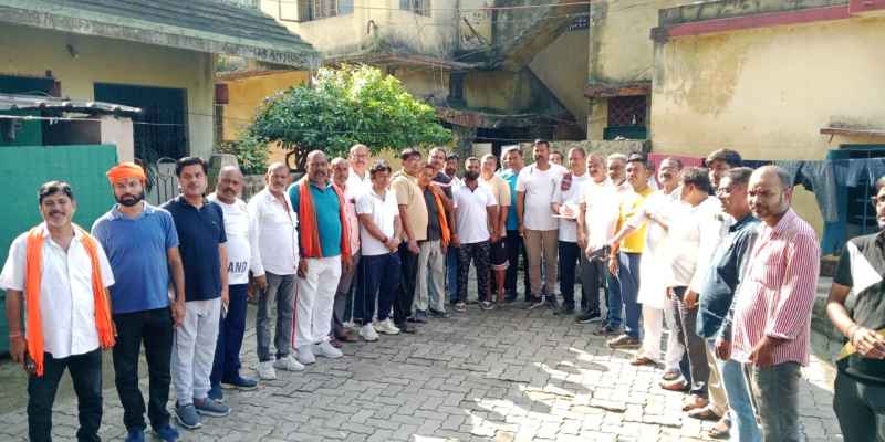 Jamshedpur: कदमा में डोर-टू-डोर घूमे भाजपा-जदयू कार्यकर्ता, लोगों से पूछा समस्याएं, समाधान का आश्वासन