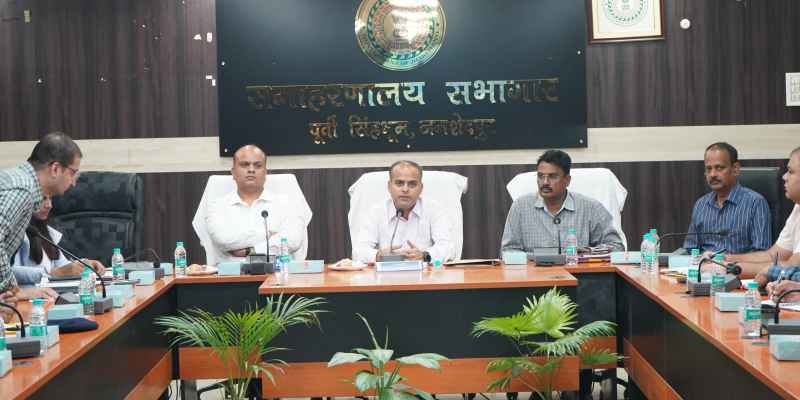 Jamshedpur: घाटशिला उपचुनाव- किसी खाते में एक लाख या अधिक के लेन-देन की सूचना तुरंत व्यय कोषांग को देंगे बैंक