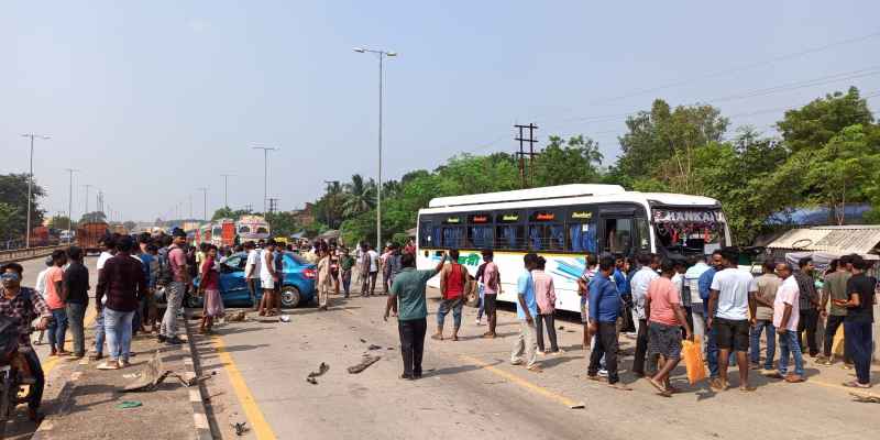 Bahragoda: यात्री बस और  मारुति स्विफ्ट कार की टक्कर में पांच घायल, झाड़ग्राम रेफर
