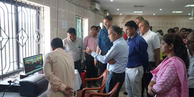 Jamshedpur: जिला निर्वाचन पदाधिकारी ने विभिन्न कोषांगों का किया निरीक्षण, दिए आवश्यक दिशा-निर्देश
