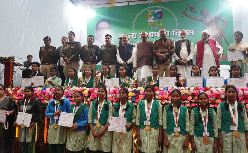 Jamshedpur: राज्य स्थापना दिवस पर सिदगोड़ा टाउन हॉल के आयोजित हुआ जिला स्तरीय कार्यक्रम