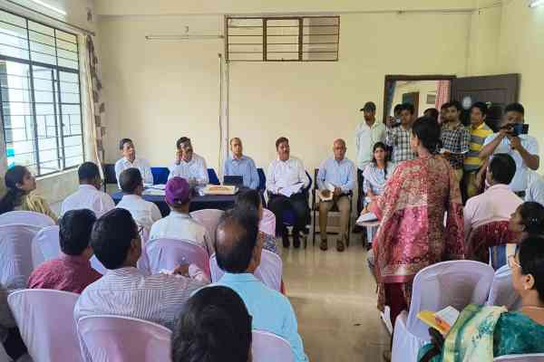 Jamshedpur:  मुख्य निर्वाचन पदाधिकारी ने किया घाटशिला के गुड़ाबांदा प्रखंड के सुदूरवर्ती मतदान केंद्रों का दौरा