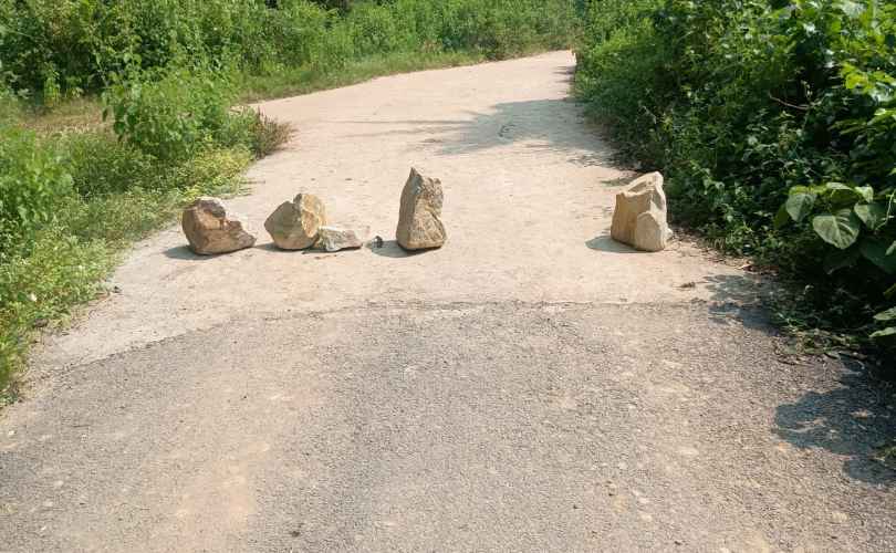 Jadugoda:  बालू माफियाओं ने उतरी इंचडा पंचायत व सासपुर गांव की गुरा नदी को बनाया ठिकाना