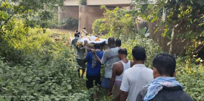 Bahragoda:  श्मशान घाट तक सड़क नहीं, ग्रामीणों को शव यात्रा में भारी परेशानी