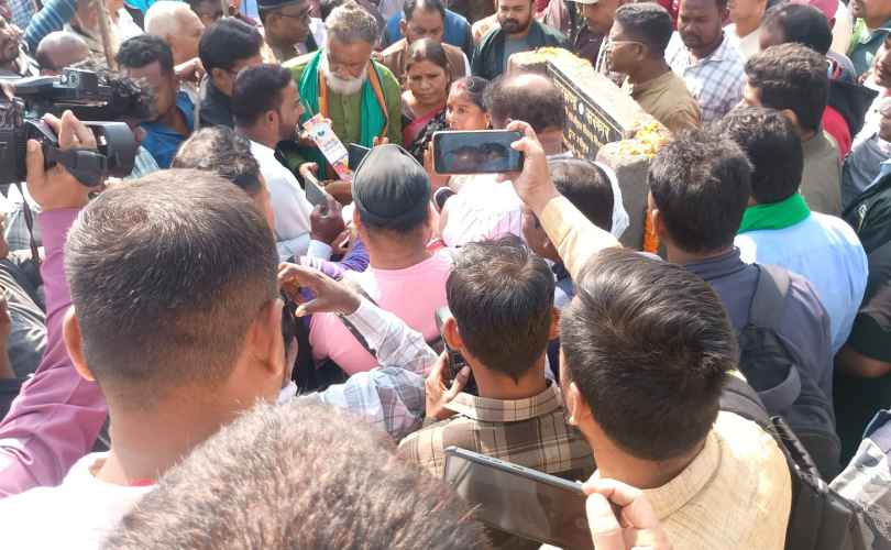 Jadugoda:  पोटका के खपरसाईं में डिग्री कॉलेज के शिलान्यास पर जिप सदस्य सन मुनि सरदार ने काटा बवाल