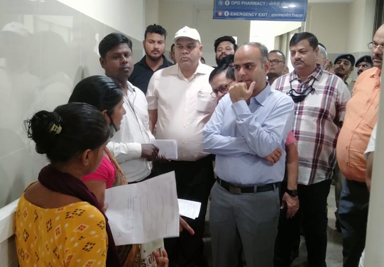 Jamshedpur : एमजीएम अस्पताल का निरीक्षण कर उपायुक्त ने मरीजों से ली सुविधाओं की ली जानकारी