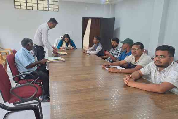 चक्रधरपुर विधानसभा क्षेत्र में बढ़ेंगे 14 बूथ, एसडीओ ने राजनीतिक दलों के साथ बैठक कर दी जानकारी