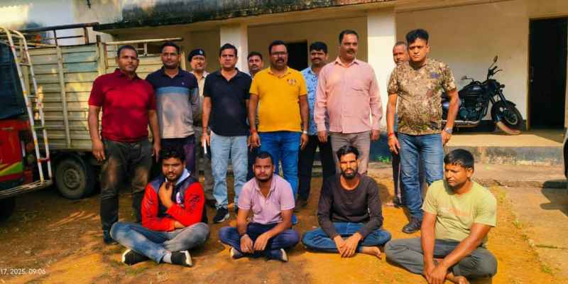 Chakradharpur: मालगाड़ी से चावल चोरी करते चार को आरपीएफ ने रंगे हाथ किया गिरफ्तार, 101 बोरा चावल व तीन वाहन जब्त