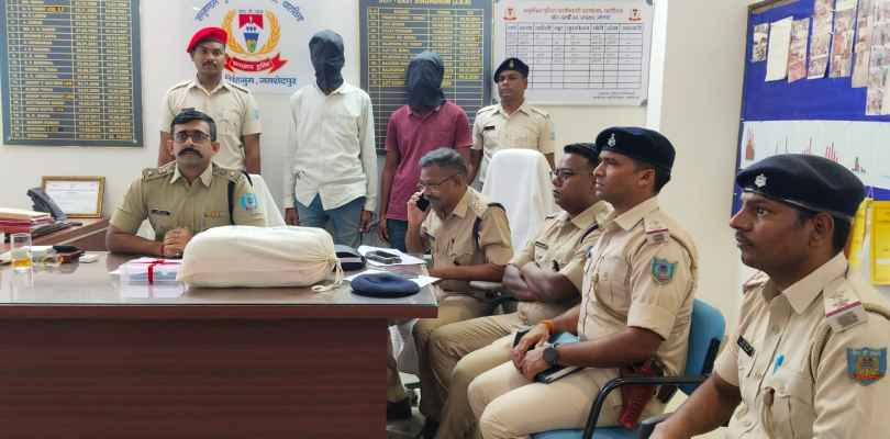 Bahragoda:  जामसोला के पास पांच किलो गांजा के साथ दो तस्कर गिरफ्तार,  न्यायिक हिरासत में भेजा