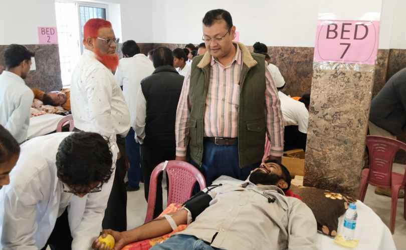 Chakradharpur: सर सैयद अहमद खान फाउंडेशन ने लगाया रक्तदान शिविर