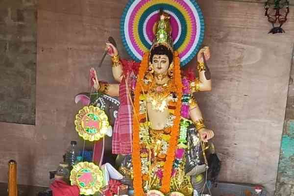 बहरागोड़ा में धूमधाम से मनाई गई विश्वकर्मा पूजा, पूजा स्थलों पर दिन भर भजन-कीर्तन