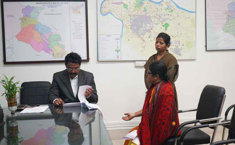 Jamshedpur: उप विकास आयुक्त ने जन शिकायत निवारण दिवस में सुनी नागरिकों की समस्याएं