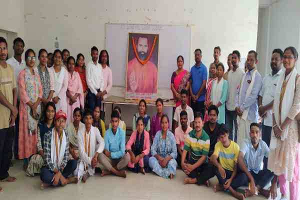 Chaibasa : जयंती पर याद किए गए वारंगक्षिति लिपि के जनक ओत् गुरु कोल लाको बोदरा