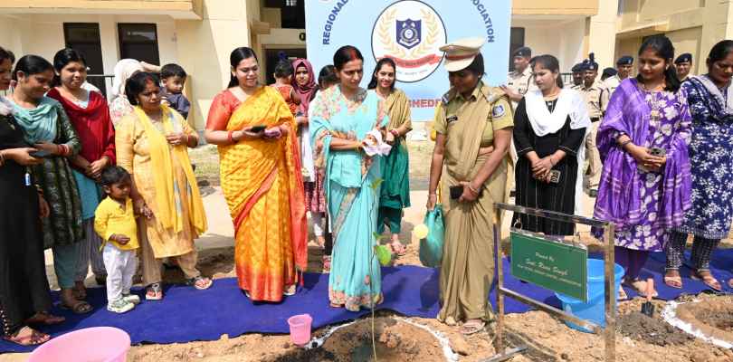 Jadugoda:  सीआरपीएफ के राखा कॉपर कैंप में पुलिस स्मृति दिवस पर लगे 1960 पौधे, चिल्ड्रेन पार्क का उद्घाटन