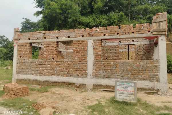 Bahragoda:  आंगनबाड़ी केंद्र निर्माण में अनियमितता का आरोप, ग्रामीणों ने किया विरोध