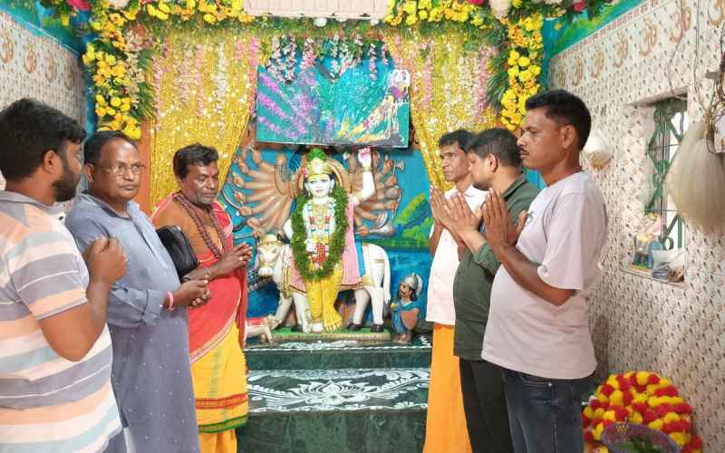 Jadugoda:  भगवान श्रीकृष्ण की भक्ति में डूबे बागों के ग्रामीण, गोवर्धन पूजा से पूरा गांव हुआ भक्तिमय