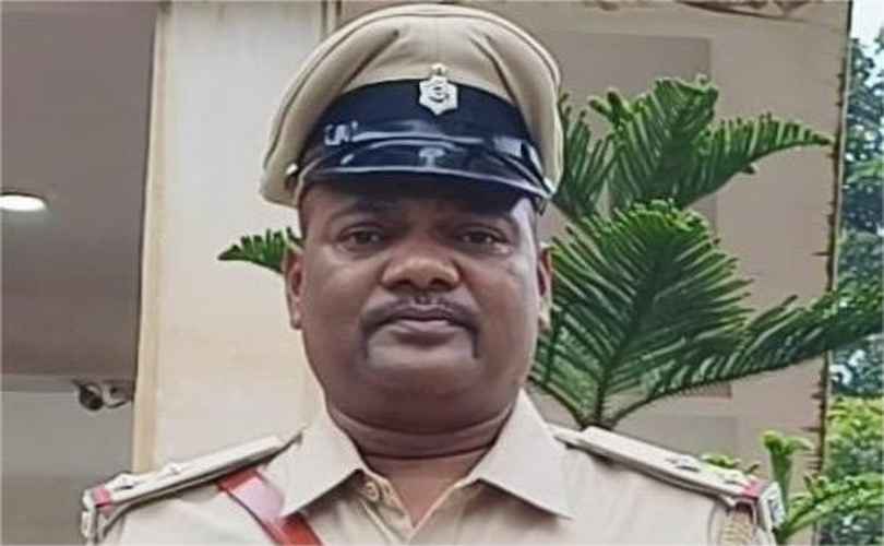 Manoharpur : मनोहरपुर में नए थाना प्रभारी एनुवाल एक्का ने किया पदभार ग्रहण, लंबित मामलों की हुई समीक्षा