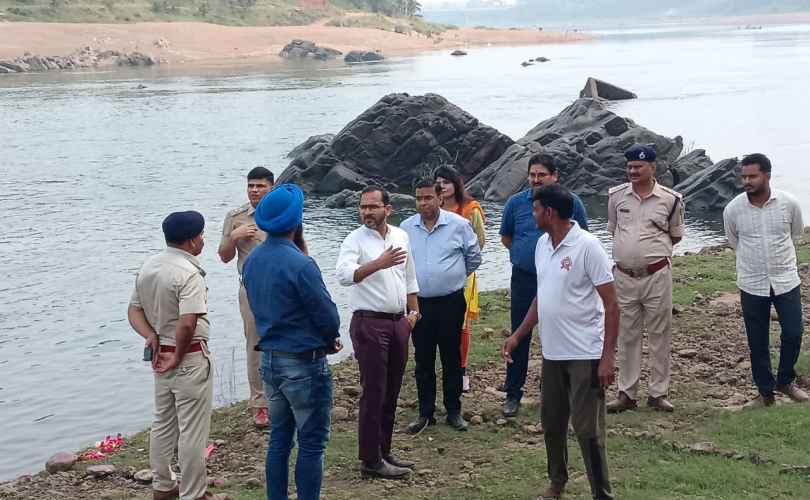 Adityapur : उपायुक्त व पुलिस अधीक्षक ने किया छठ घाटों का निरीक्षण, तैयारियों को लेकर दिए आवश्यक निर्देश