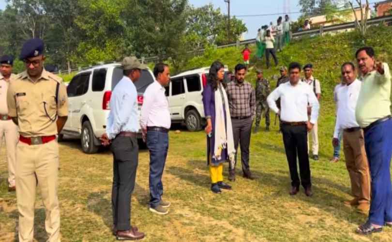 Chakradharpur: डीसी व एसपी ने चक्रधरपुर पहुंचकर पुरानी छठ घाटों का किया निरीक्षण