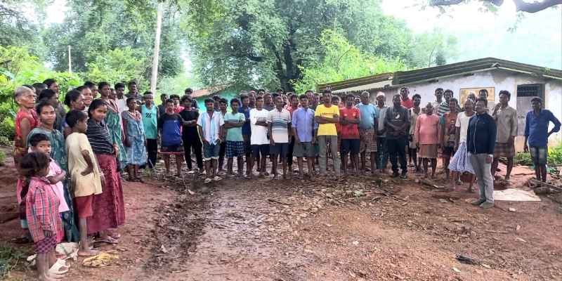 Chaibasa: हेसाबांध में ग्रामीणों ने समस्याओं के समाधान के लिये मंत्री दीपक बिरुवा के आवास घेराव की दी चेतावनी