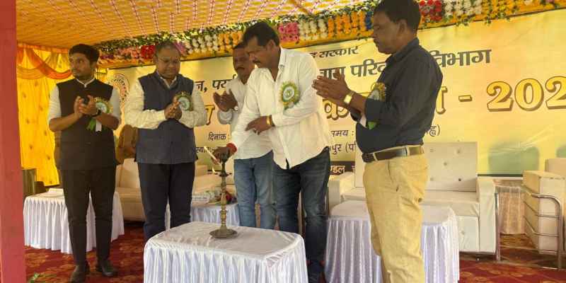 Chaibasa: वन पर्यावरण एवं जलवायु परिवर्तन विभाग ने करंजिया में मनाया 76वां वन महोत्सव