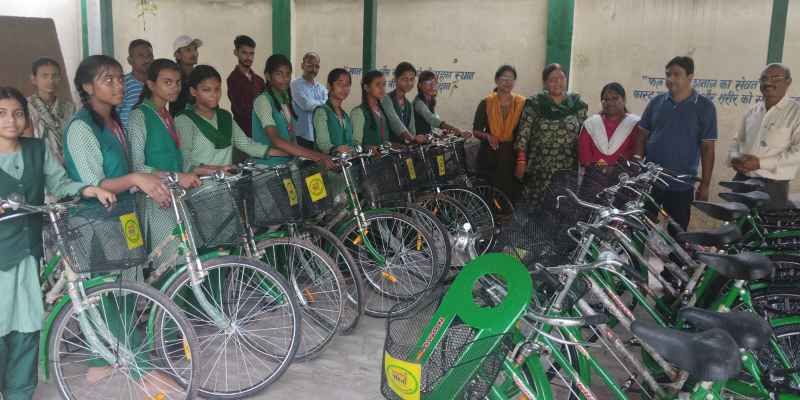 Jamshedpur : छात्राओं को बांट दी खराब साइकिल, जांच के बाद बदली गईं