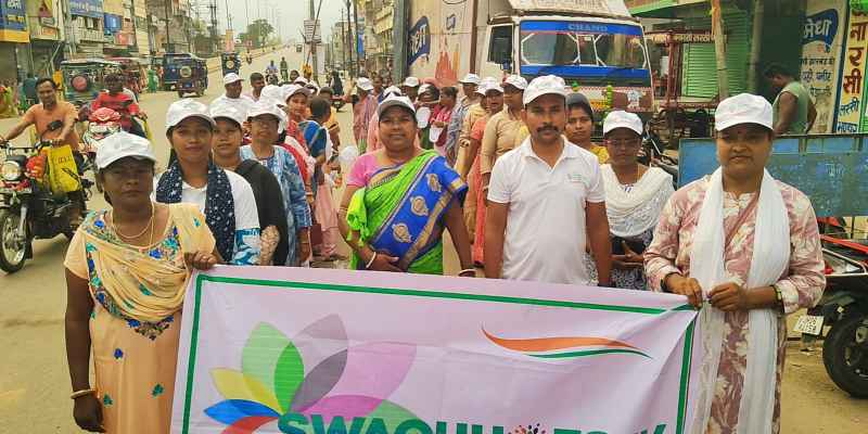 Chakradharpur : शहर में रैली निकालकर जनता को स्वच्छता के लिए किया जागरूक