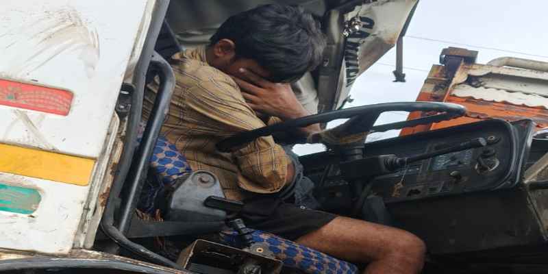 Bahragoda: पुलिस की तत्परता से सड़क दुर्घटना में बची गैस टैंकर चालक की जान