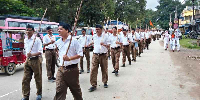 Chakradharpur : राष्ट्रीय स्वयंसेवक संघ ने स्थापना दिवस पर पथ संचलन निकालकर एकजुटता का परिचय