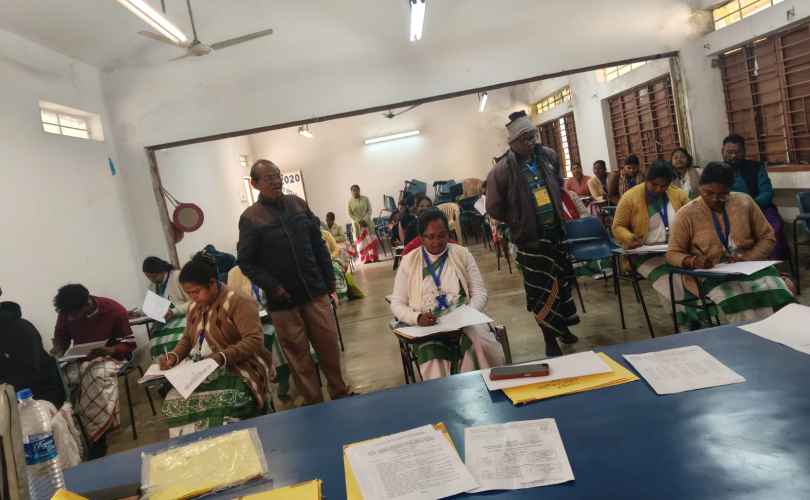 Jadugoda:  असेका की ओर नरवा पहाड़ यूसिल कॉलोनी में बोर्ड ऑफ संथाली एजुकेशन की शीतकालीन परीक्षा संपन्न