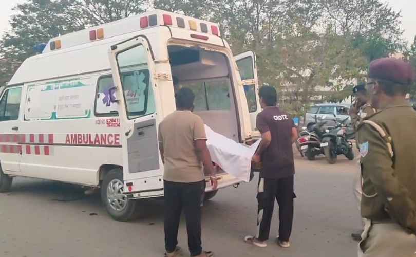 Chakradharpur: चक्रधरपुर रेलवे स्टेशन पर रेलवे ट्रैक का हाईटेंशन तार पकड़कर दी जान