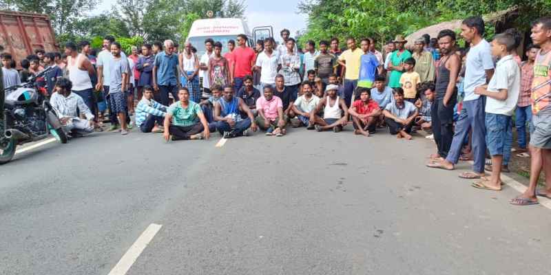 Chaibasa: सिंहपोखरिया रेलवे स्टेशन के पास 10 वर्षीय मासूम की सड़क दुर्घटना में मौत, आक्रोशित लोगों ने की सड़क जाम