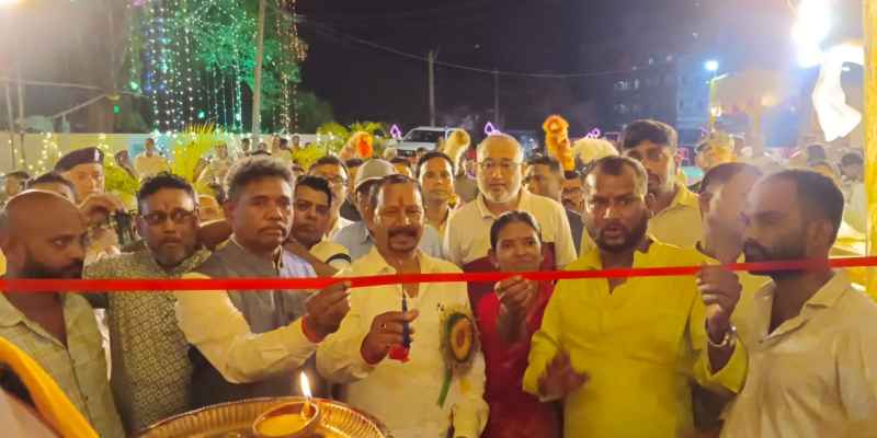 Chaibasa : मंत्री दीपक बिरुवा ने चाईबासा में दुर्गा पूजा पंडालों का किया उद्घाटन