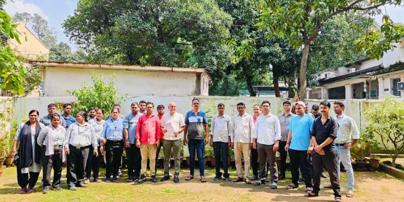 Jamshedpur : एटीएम गार्ड्स ने लगाया WWSO कंपनी पर शोषण का आरोप, सौंपा ज्ञापन