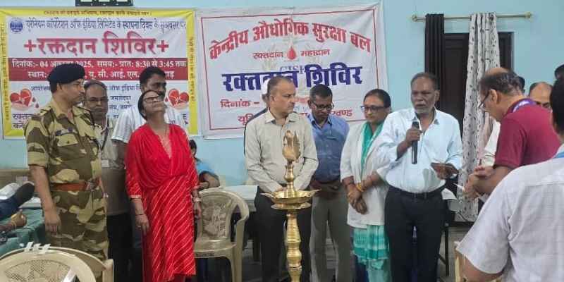 Jadugoda: यूसिल की नरवा पहाड़ क्लब भवन में आयोजित शिविर में 231 यूनिट रक्त संग्रह