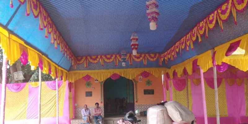 Bahragoda:  भारी बारिश के बावजूद परुलिया में कम नहीं हुआ लक्ष्मी पूजा की तैयारियों का उत्साह
