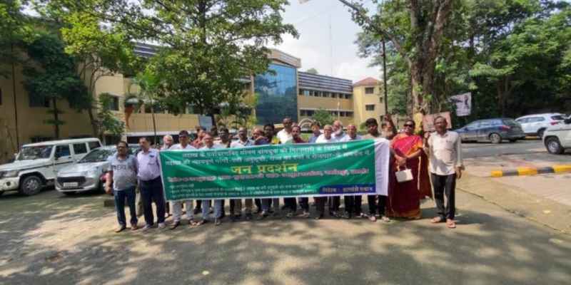 Jamshedpur : झारखंडी समाज ने किया डीसी ऑफिस पर प्रदर्शन, सोनम वांगचुक को बिना शर्त रिहा करने की मांग