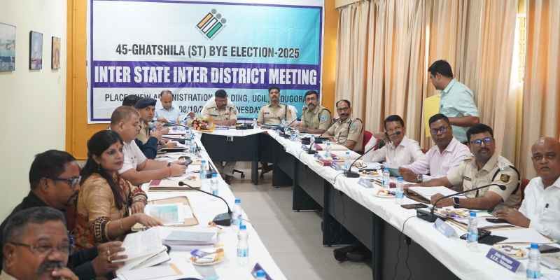 Jamshedpur:  घाटशिला उपचुनाव को लेकर प्रशासन अलर्ट, अंतरराज्यीय व अंतरजिला प्रशासनिक व पुलिस पदाधिकारियों की हुई बैठक