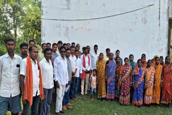 Chandil : बालू घाटों के सामूहिक नीलामी का विरोध, एकल नीलामी करने की मांग