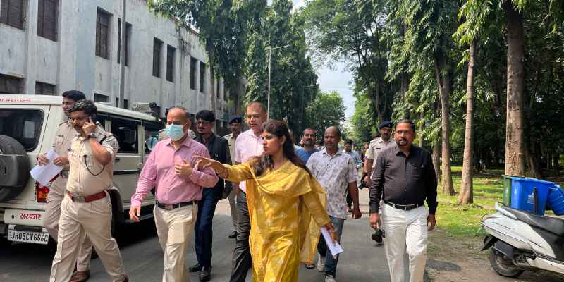 Jamshedpur : घाटशिला उपचुनाव के लिये ईवीएम डिस्पैच व रिसिविंग सेंटर निर्माण को लेकर कोऑपरेटिव कॉलेज का किया गया निरीक्षण
