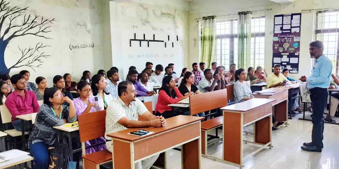 सीयूजे में 'विश्वसनीयता का संकट' विषय पर विशेष व्याख्यान