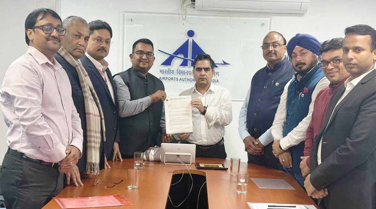 चैंबर प्रतिनिधिमंडल ने रांची एयरपोर्ट के निदेशक से की मुलाकात, सुविधाओं में सुधार की मांग