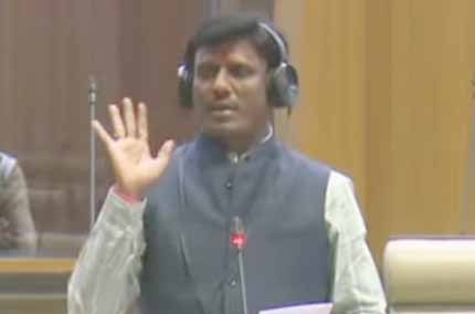 अबुआ आवास की दूसरी किस्त में देरी पर विस में हंगामा, सरकार ने आंकड़ों के साथ दिया जवाब