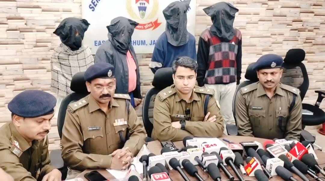 जमशेदपुर: सीतारामडेरा हत्याकांड का खुलासा, 4 गिरफ्तार, सोना–चांदी व नकदी बरामद