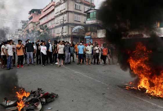 नेपाल का संदेशः टैक्स हमारा, रईसी तुम्हारी