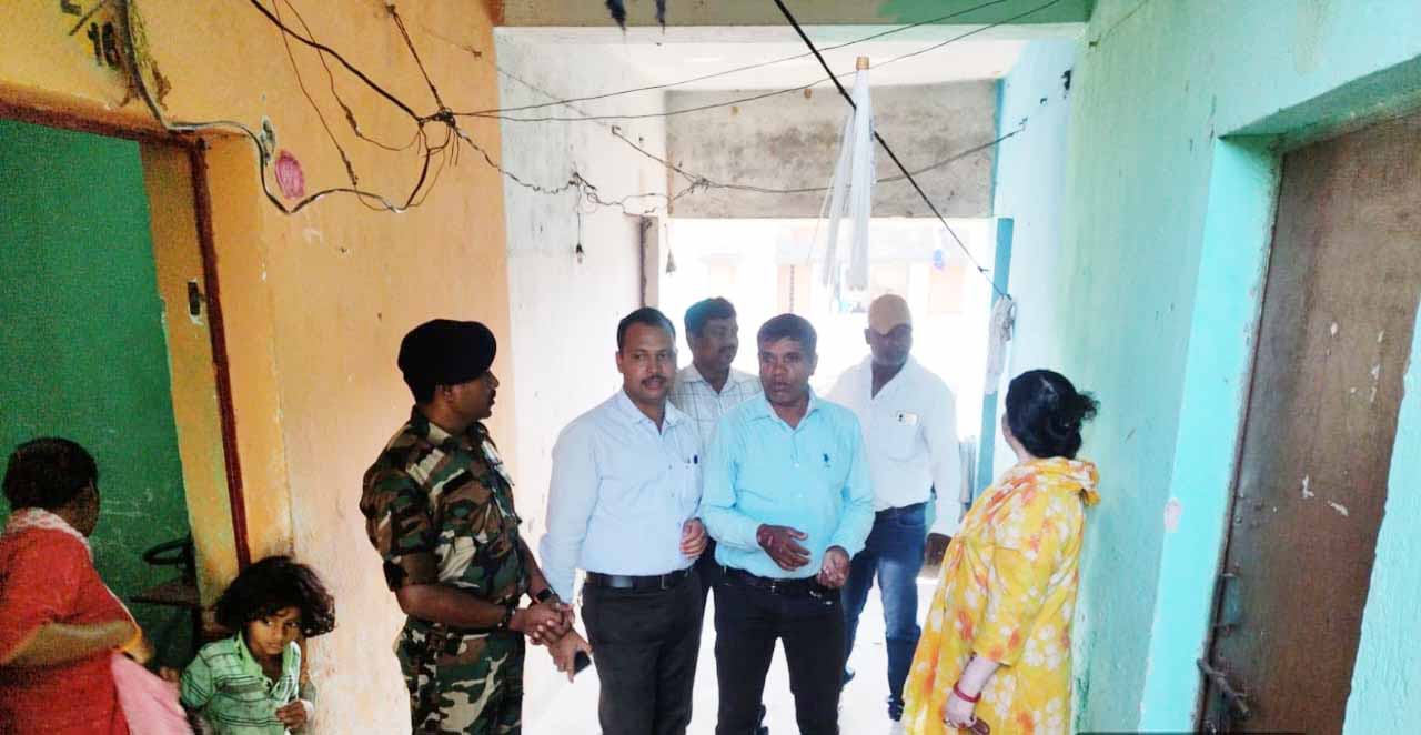 मधुकम में बीएसयूपी आवास से अतिक्रमण हटाने की कार्रवाई शुरू