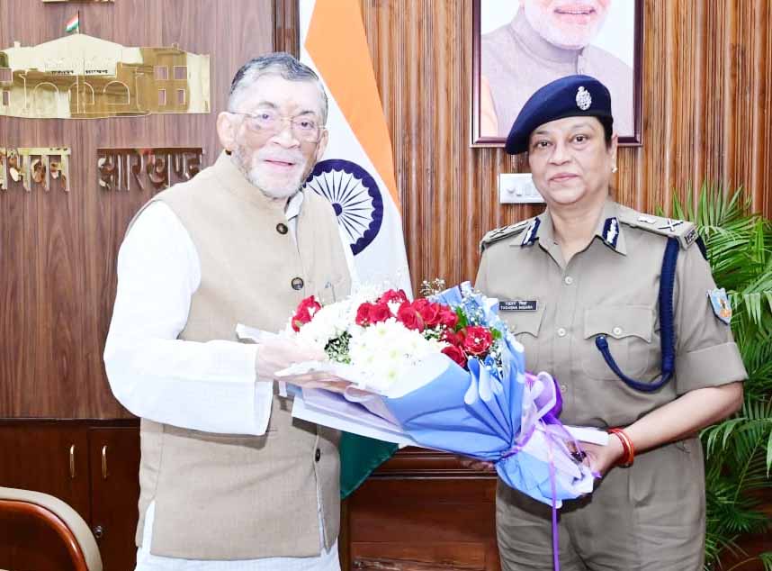 राज्यपाल से मिली प्रभारी डीजीपी तदाशा मिश्रा
