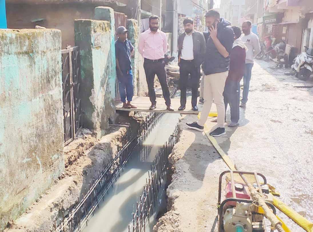 रांची : वार्ड 23 में नाली निर्माण में गड़बड़ी, नगर निगम ने दिए सख्त निर्देश