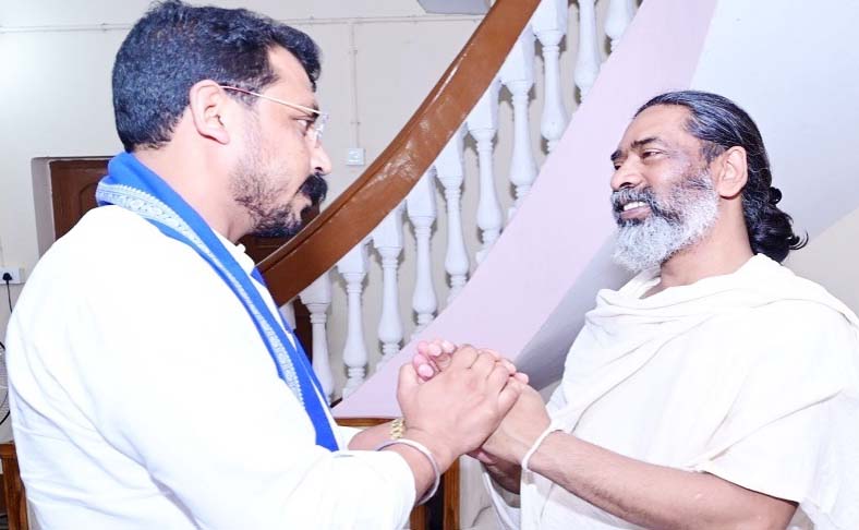 शिबू सोरेन को भीम आर्मी प्रमुख की श्रद्धांजलि