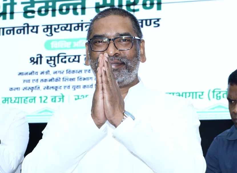 सीएम ने अभ्यर्थियों को सौंपा नियुक्ति पत्र, कहा- जारी रहेगा नियुक्तियों का सिलसिला